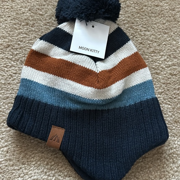 Child’s hat and scarf - Picture 7 of 10